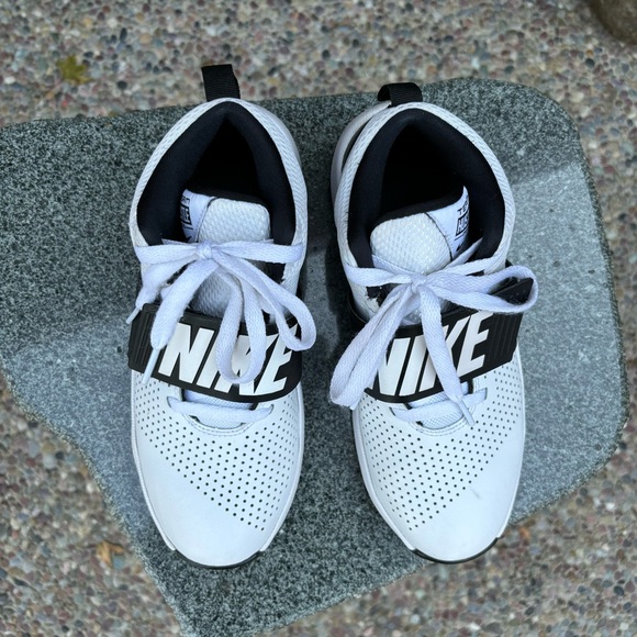 ✨ NIKE TEAM HUSTLE D 8 SNEAKERS ✨ - Picture 9 of 11